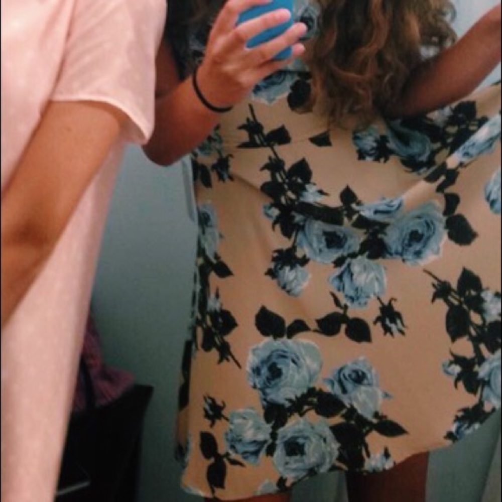 Dress - Picture 6 of 7